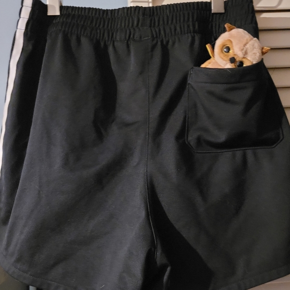 Classic Adidas shorts - Picture 2 of 4